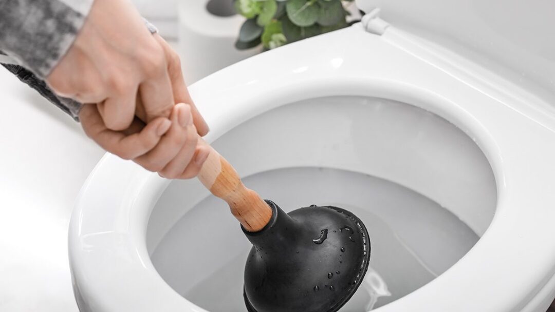5 Tips Mudah Mengatasi WC Rumah Mampet Pasti Kembali Normal
