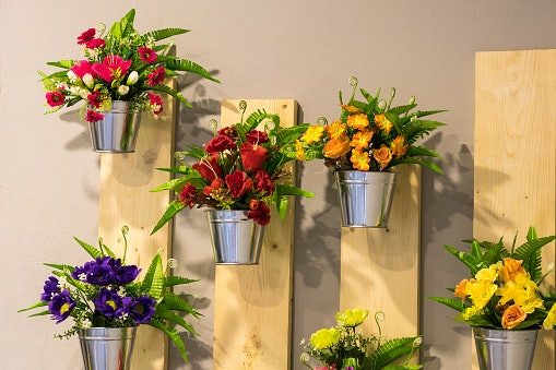 7 Ide Bunga Hias Plastik Terbaik untuk di Ruang Tamu