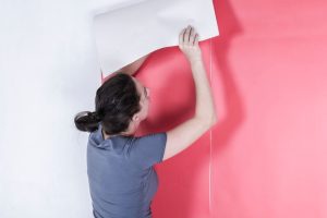 Cara Memasang Wallpaper Dinding dengan Mudah